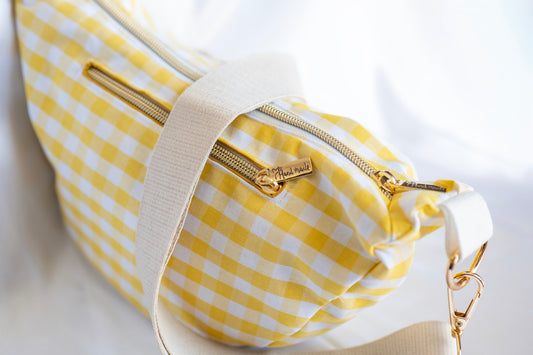 Sac demi-lune Vichy Soleil – Jaune & Écru (24x17 cm)
