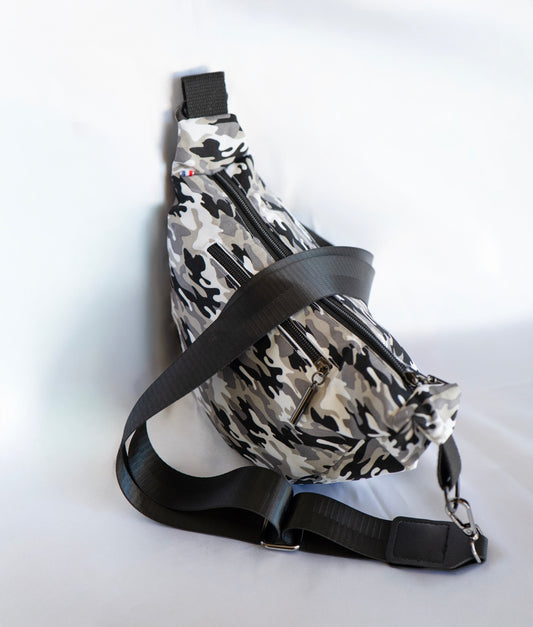 Sac demi-lune Camouflage Urbain – Noir & Gris (24x17 cm)